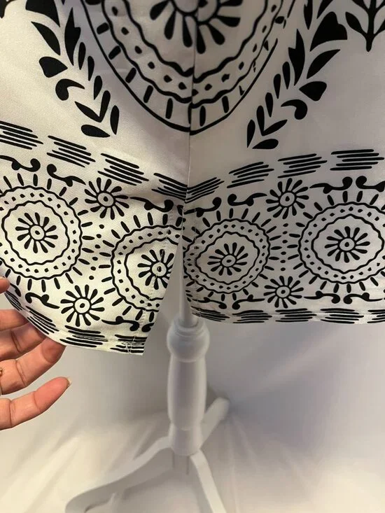 XIIX Graphic Trailing Leaf Kaftan – One Size – NWT - Picture 9 of 14